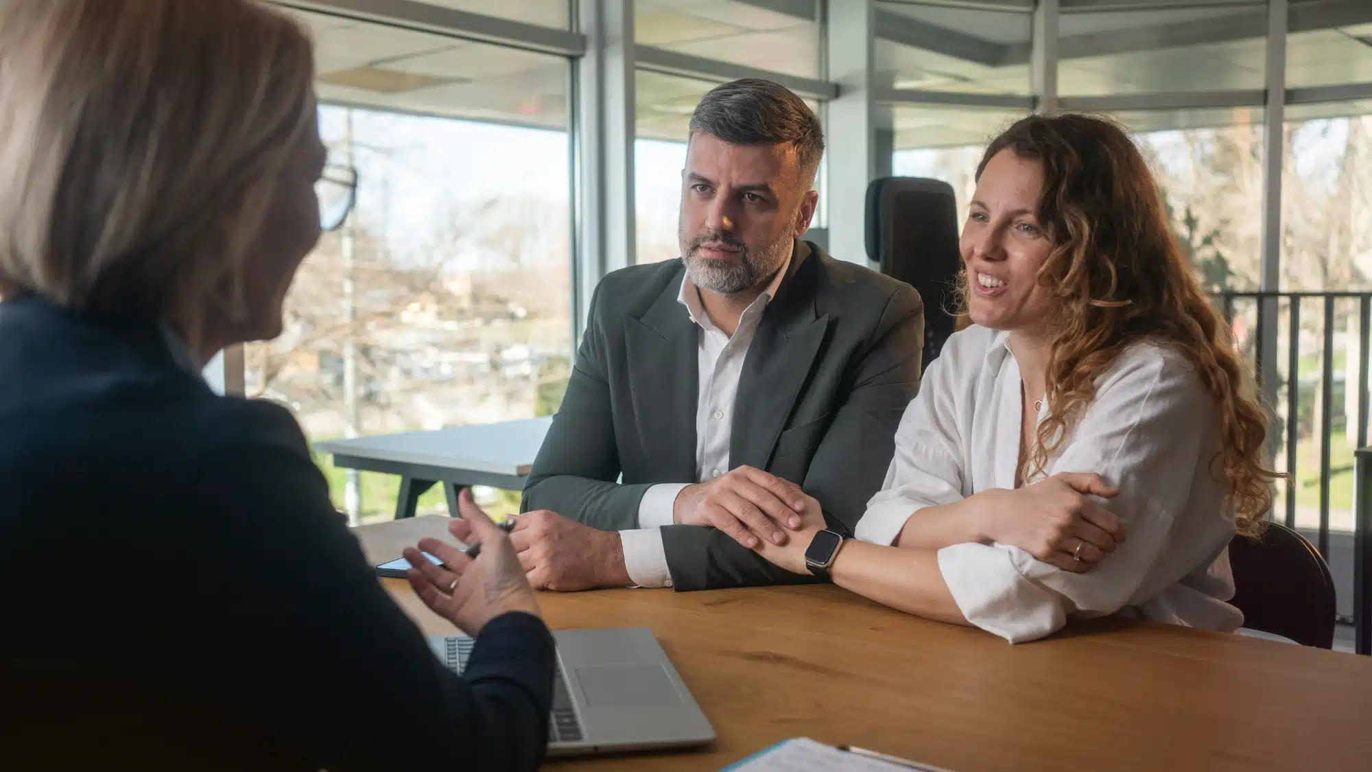 differences between insurance brokers and insurance agents explained for policyholders comparing roles in selecting and managing insurance coverage